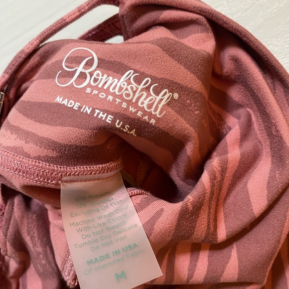 Bombshell Sportswear Set - Picture 11 of 12